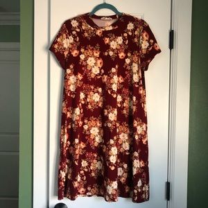 Maroon floral swing dress with short sleeves